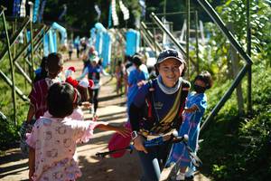 BIB: 100
                            <button type="button" onclick="openModal(19047962)" class="btn btn-primary btn-sm float-right btn-popup" data-toggle="modal" data-target=".modal-high-quality">
                        <i class="fas fa-shopping-cart"></i> Add to Cart
                    </button>
                                            <button type="button" onclick="isThisMe(19047962, true)" class="btn btn-success btn-sm float-right btn-popup btn-isme hidden" data-toggle="tooltip" data-placement="bottom" title="นี่คือรูปของคุณใช่ไหม คลิกที่นี่เพื่อเอาเข้าอัลบั้ม">
                        <i class="fas fa-plus"></i> Add to album
                    </button>
                    <button type="button" onclick="isThisMe(19047962, false)" class="btn btn-warning btn-sm float-right btn-popup btn-isnotme hidden">
                        <i class="fas fa-ban"></i> Remove from album
                    </button>